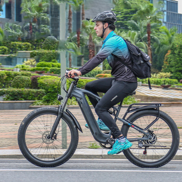 How to Dress Smart for Your E-biking Trips